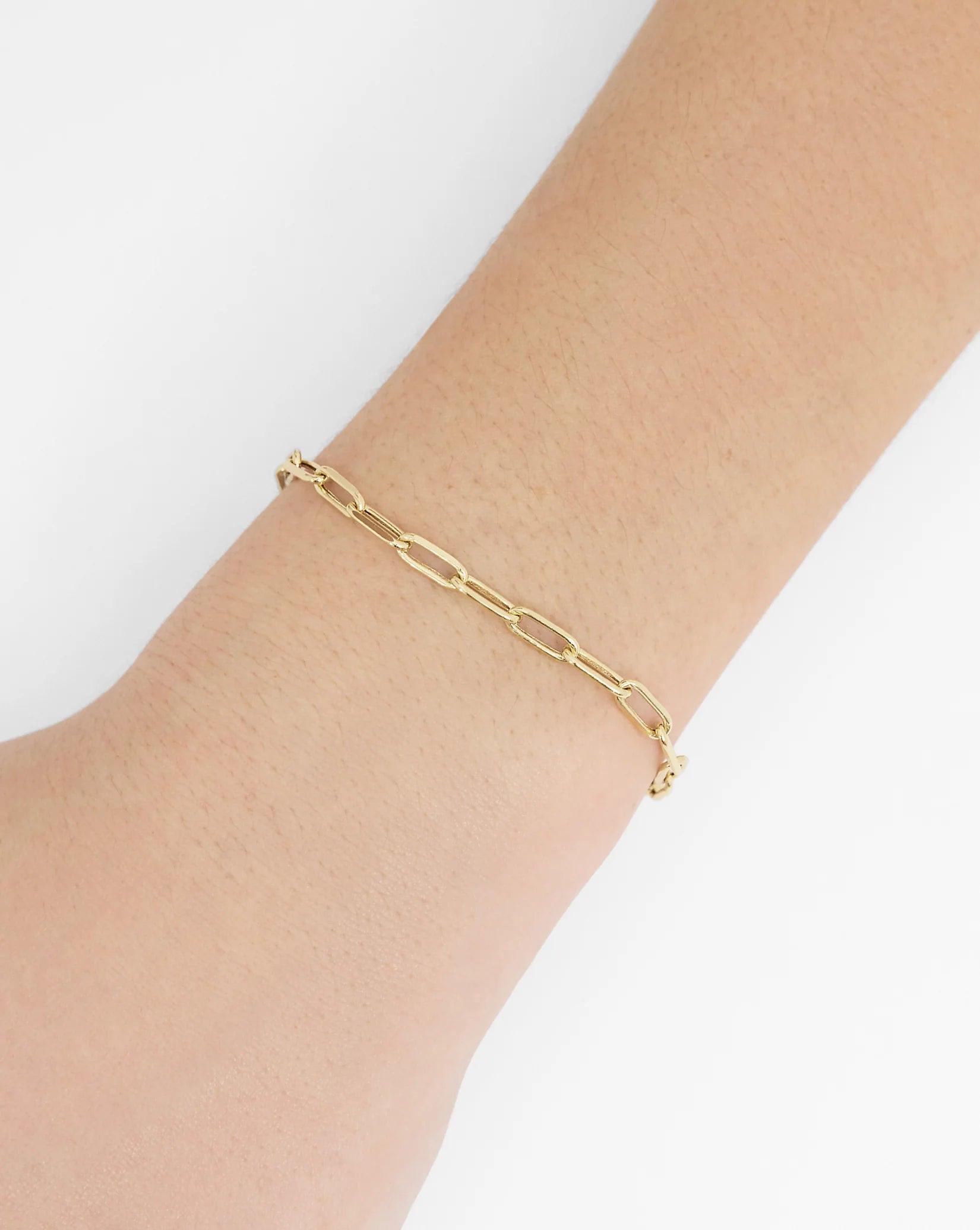 Stylish Paperclip Chain Bracelet - Modern Elegance for Every Occasion.