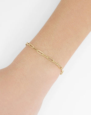 Stylish Paperclip Chain Bracelet - Modern Elegance for Every Occasion.