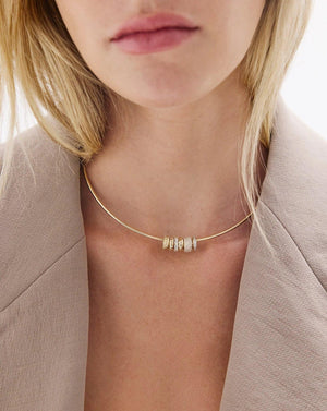 Elegant Gold Collar Necklace for Chic and Timeless Style.
