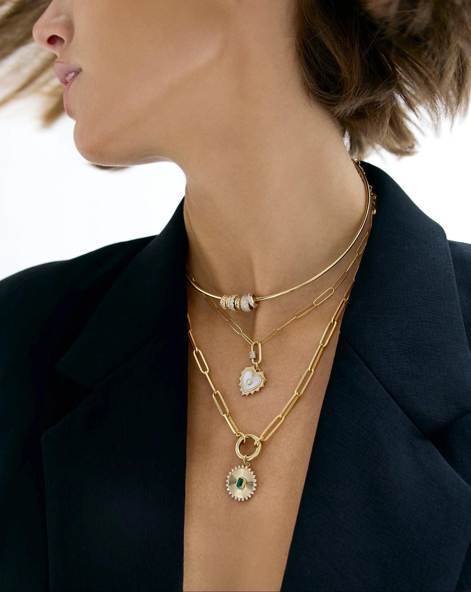Elegant Gold Collar Necklace for Chic and Timeless Style.