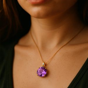 Stunning 14K Yellow Gold Amethyst & Diamond Pendant Necklace.
