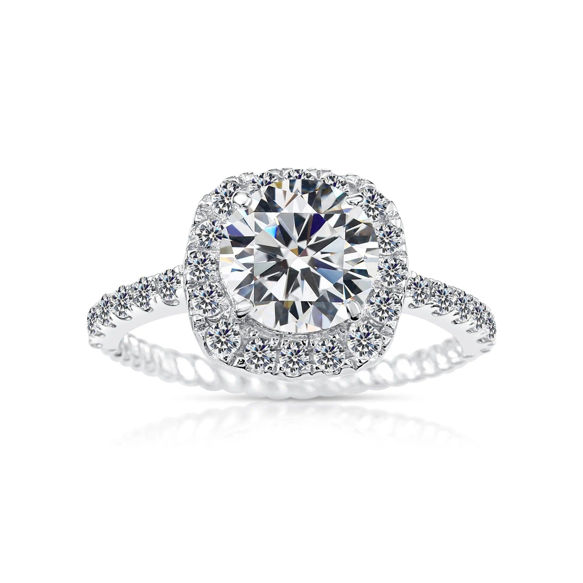 Stunning CZ Solitaire Halo Engagement Ring in Sterling Silver – Perfect for Proposals, Anniversaries, and Unforgettable Bridal Moments.