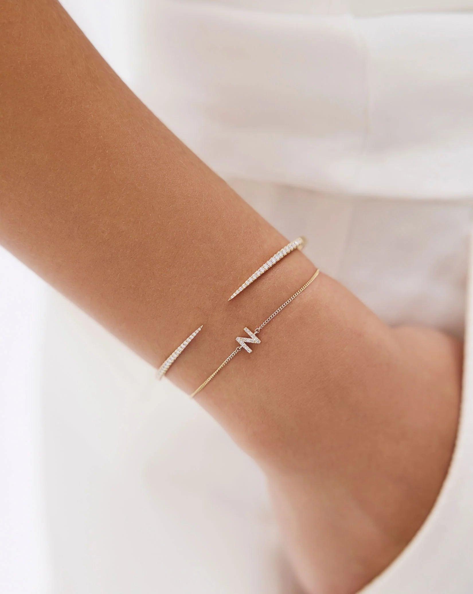 Elegant Diamond Claw Cuff - A Stunning Statement Piece.