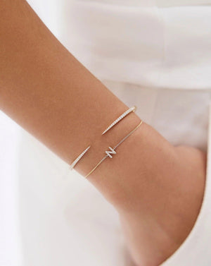 Elegant Diamond Claw Cuff - A Stunning Statement Piece.