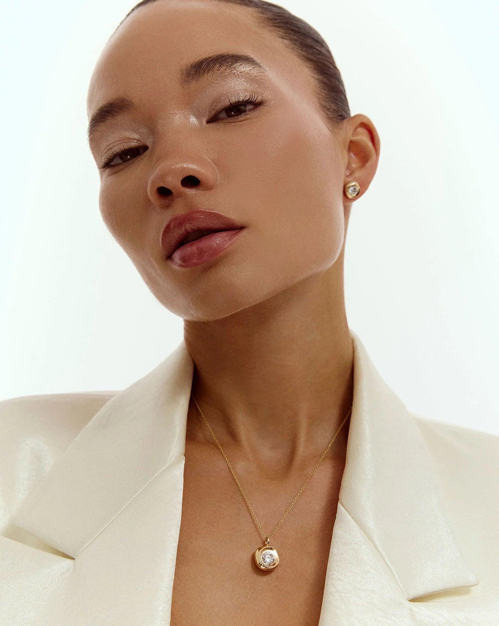 Stunning Organic Bezel Lab Diamond Pendant - Eco-Friendly Elegance.