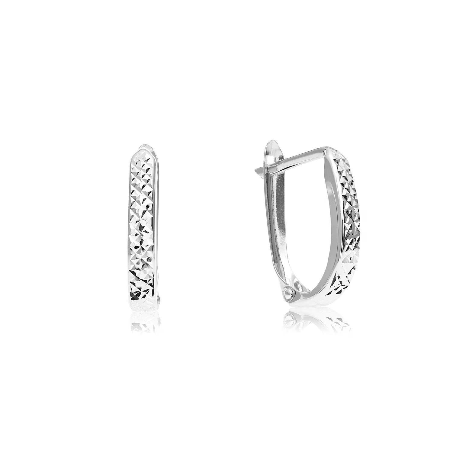 Radiant 14K Solid Gold Diamond-Cut Oval Huggie Hoop Earrings - Handcrafted Elegance.