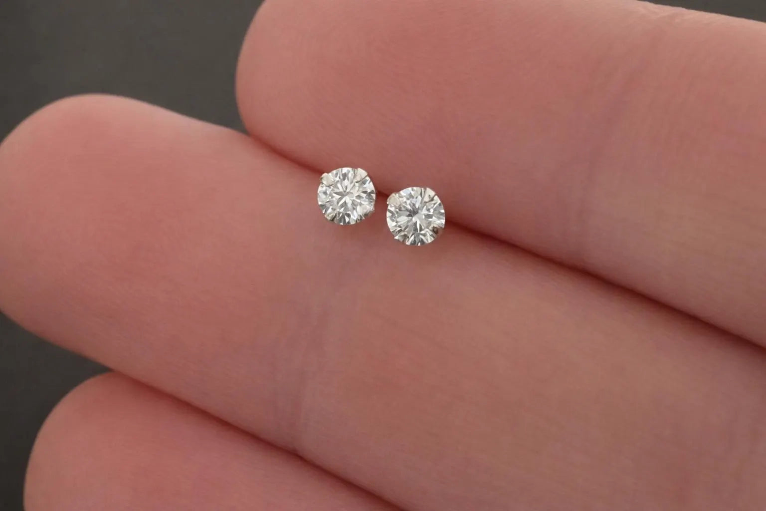 925 Sterling Silver round Earrings Studs Clear Tiny Small One Pair