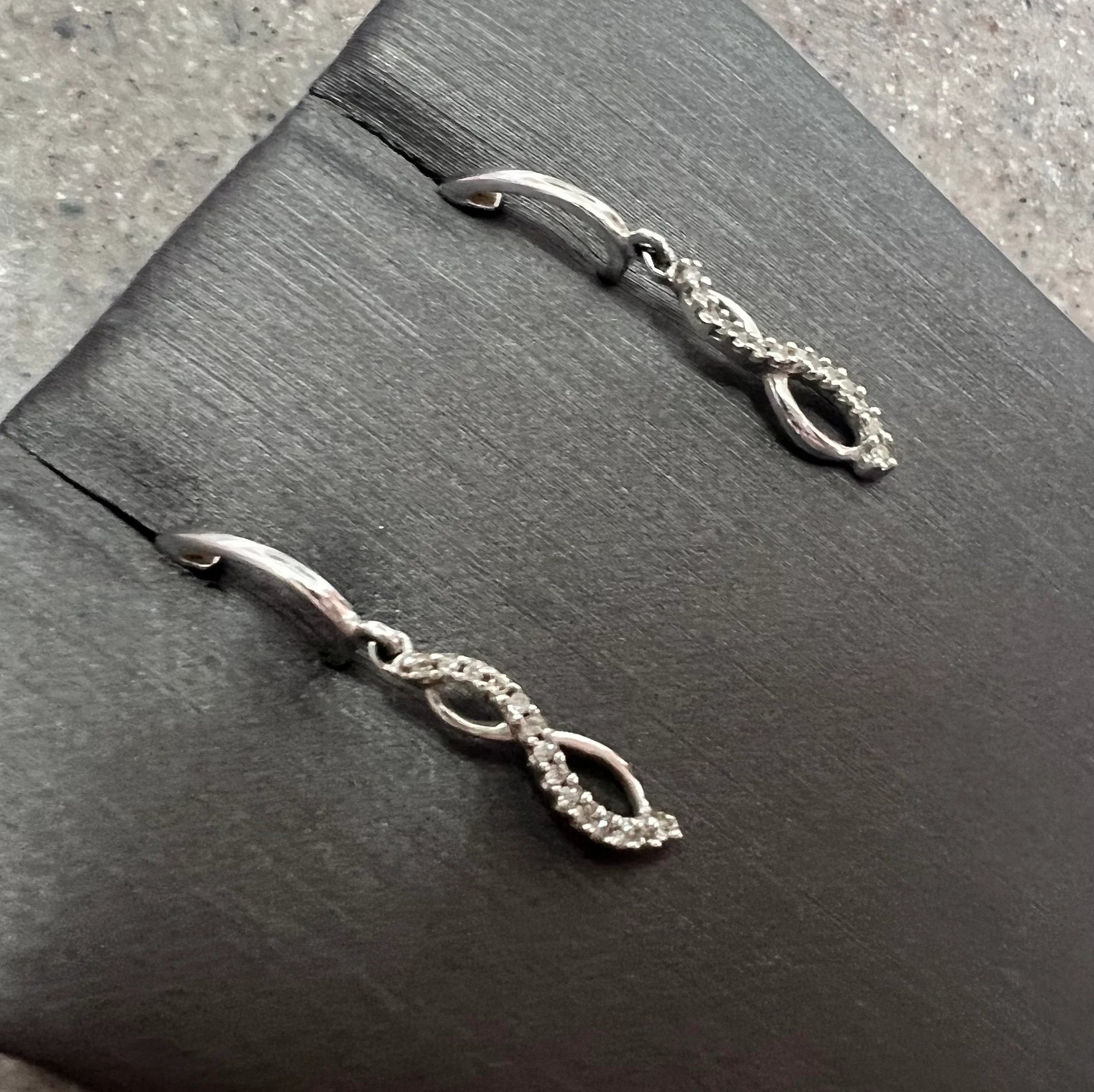 Vintage 10K White Gold Diamond Drop Dangle Earrings
