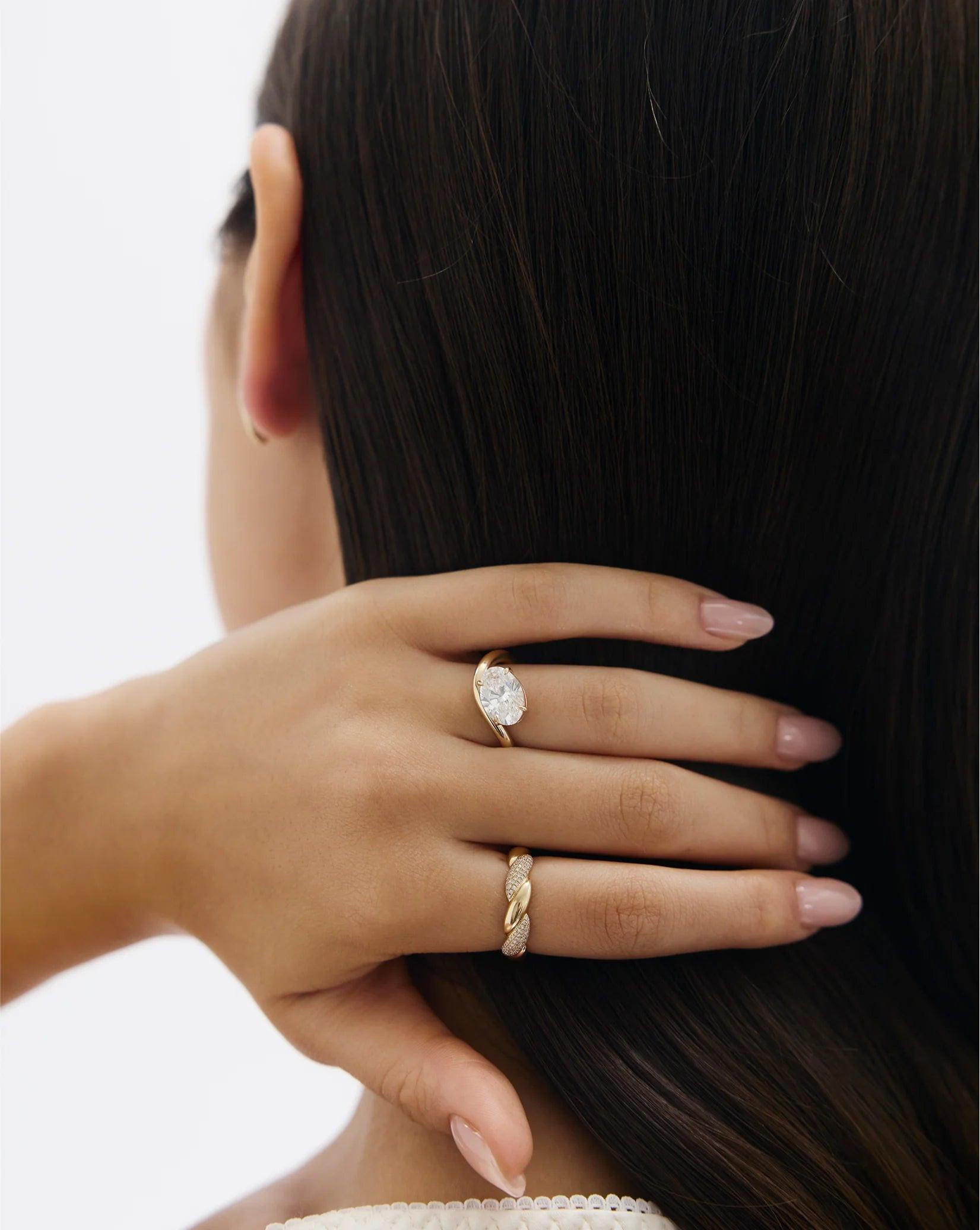 Stunning 3.30ct Oval Diamond Wave Engagement Ring in 14K Gold.