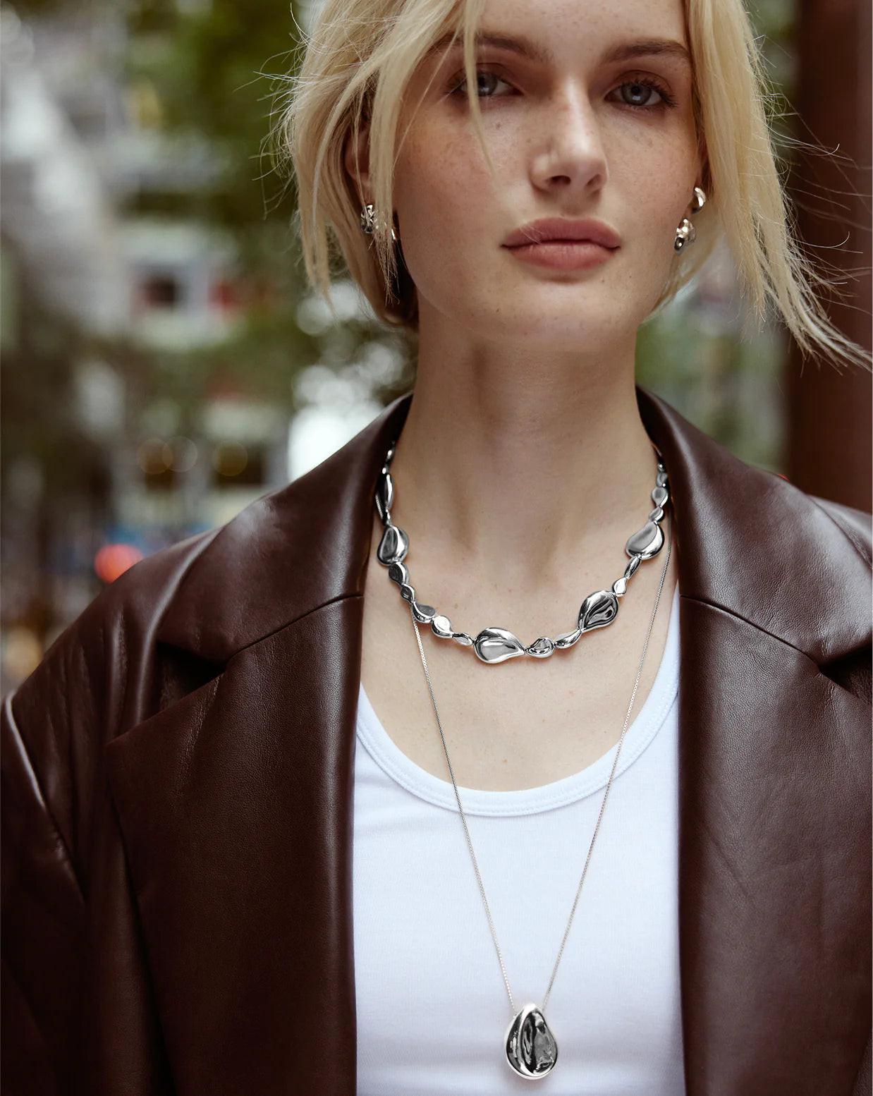 Elegant Forma Toggle Clasp Necklace for Timeless Style.