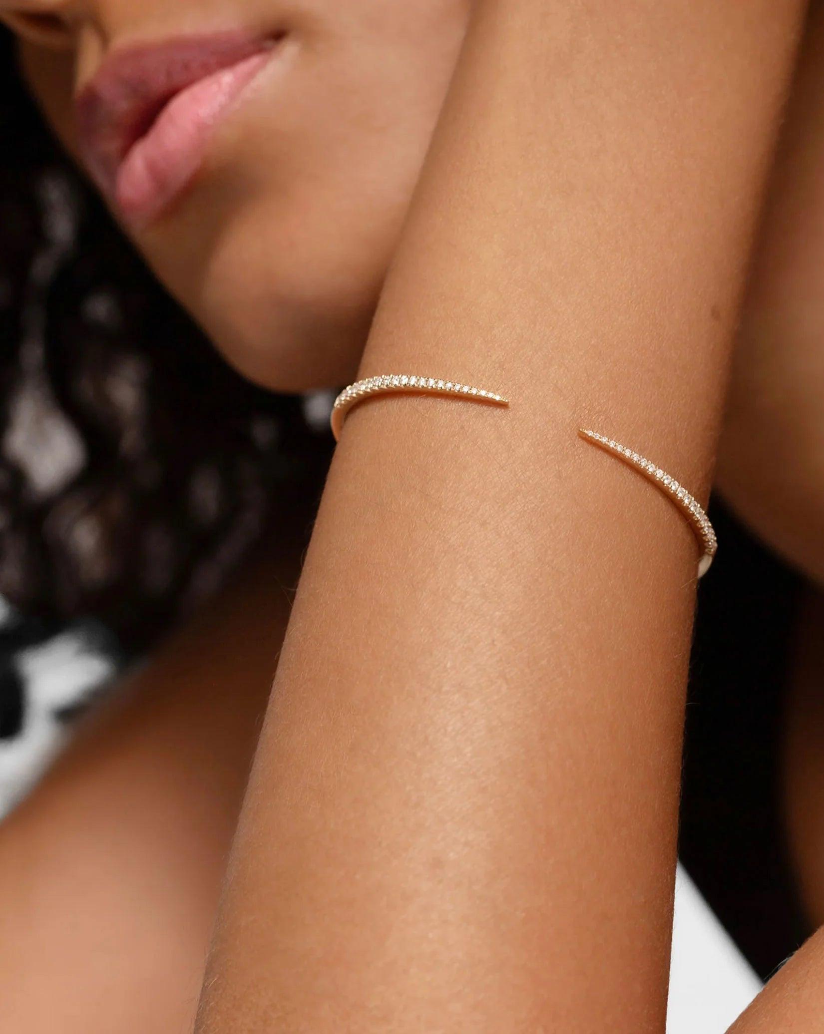 Elegant Diamond Claw Cuff - A Stunning Statement Piece.