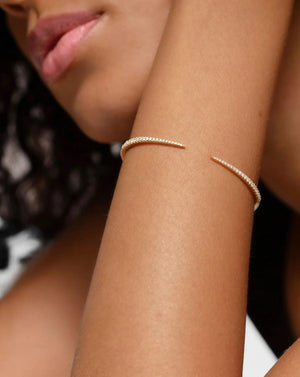Elegant Diamond Claw Cuff - A Stunning Statement Piece.