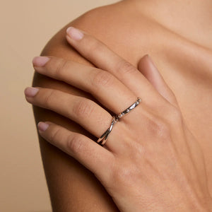 Crossover Illusion Band Ring in Silver