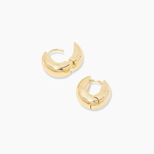 14K Solid Gold Chunky Huggie Earrings – Stylish Thick Hoops for Everyday Elegance & Special Occasions.