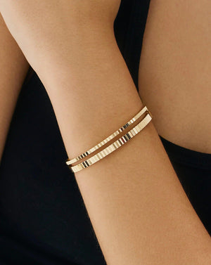 Elegant Fluted Gold Bangle - Timeless Luxury Accessory.