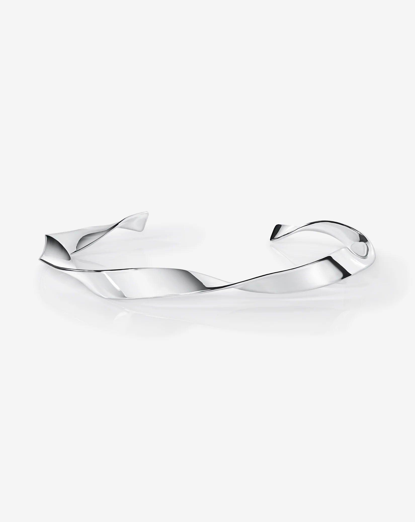 Elegant Silver Twist Cuff Bracelet – Timeless Style and Sophistication.