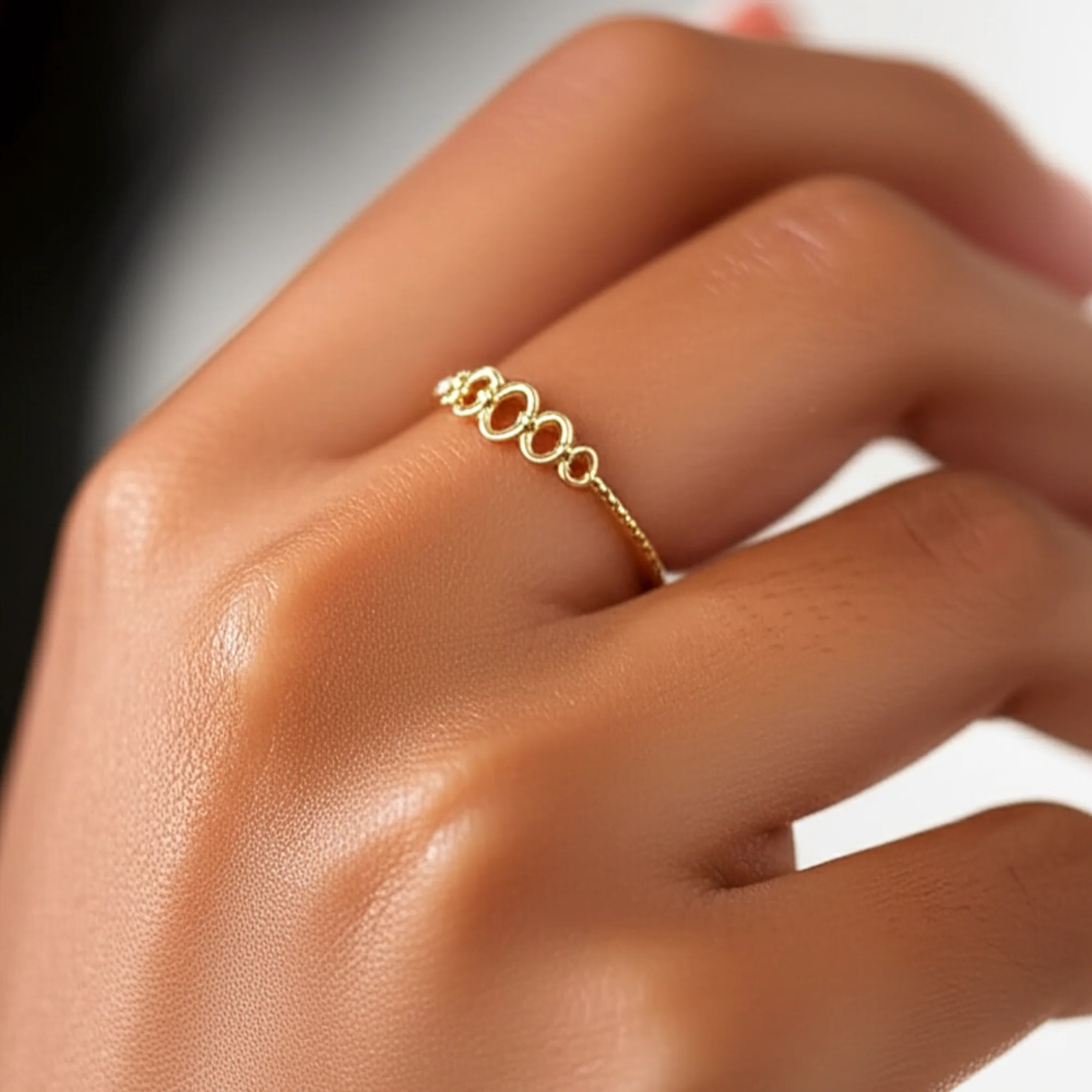 14K Yellow Gold Oval Link Beaded Band Ring - A Chic & Modern Gift for Her Birthday or Everyday Elegance.