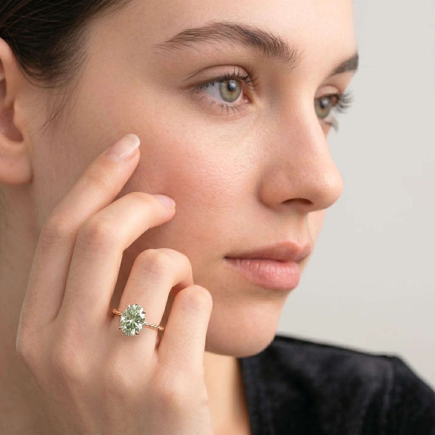 14K Yellow Gold Green Amethyst Oval-Cut Ring – Elegant Green Sparkle for Birthdays and Everyday Luxury.