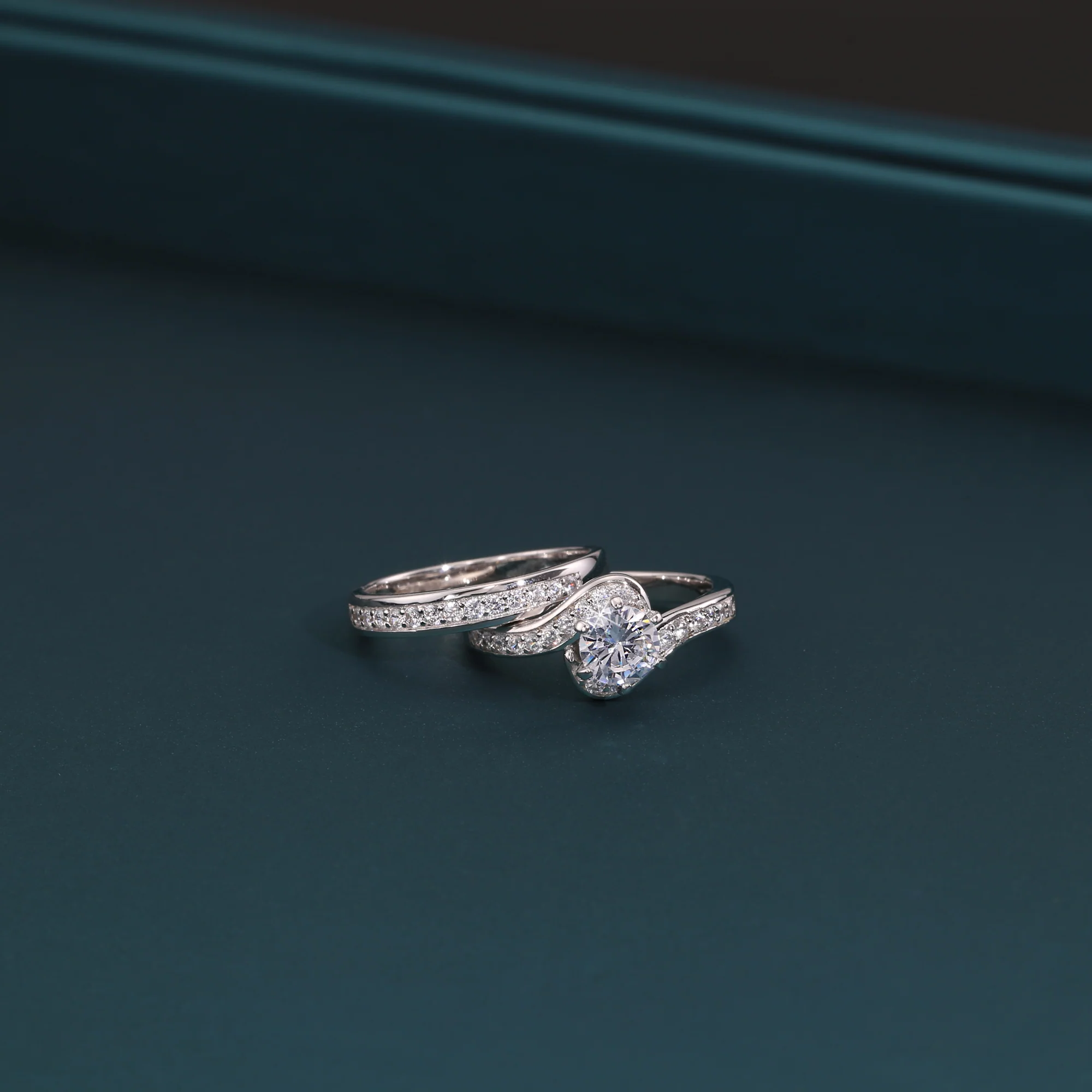 Stunning CZ Two-Tier Sterling Silver Engagement Ring Set – Perfect for Proposals, Weddings, and Anniversaries.