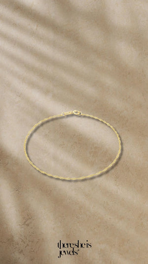 9Ct Yellow Gold Twist Curb Chain Bracelet || Delicate and Lightweight || 18Cm || 7" Inch ||