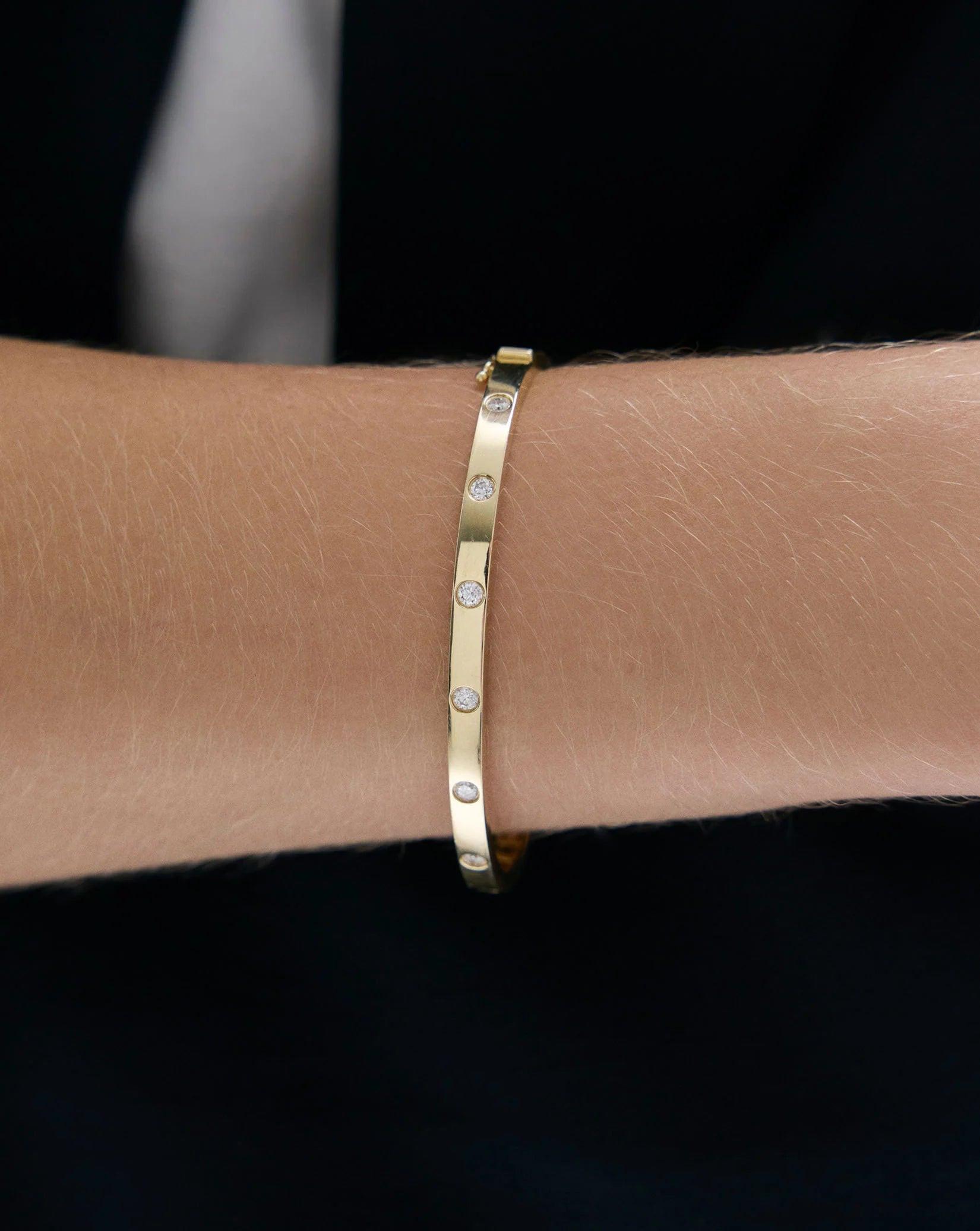 Exquisite Inlay Diamond Bangle – Dazzle with Elegance!.