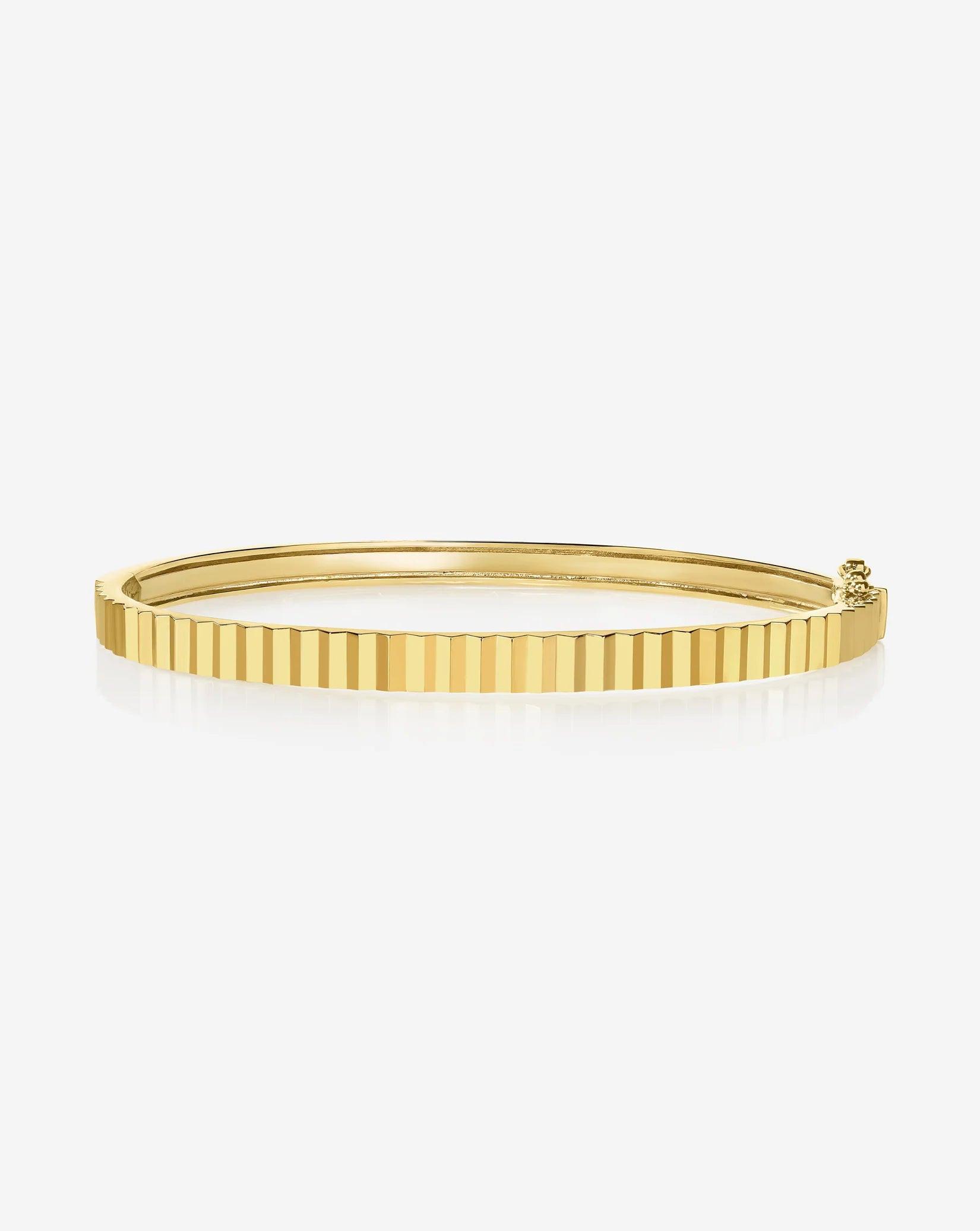Elegant Fluted Gold Bangle - Timeless Luxury Accessory.