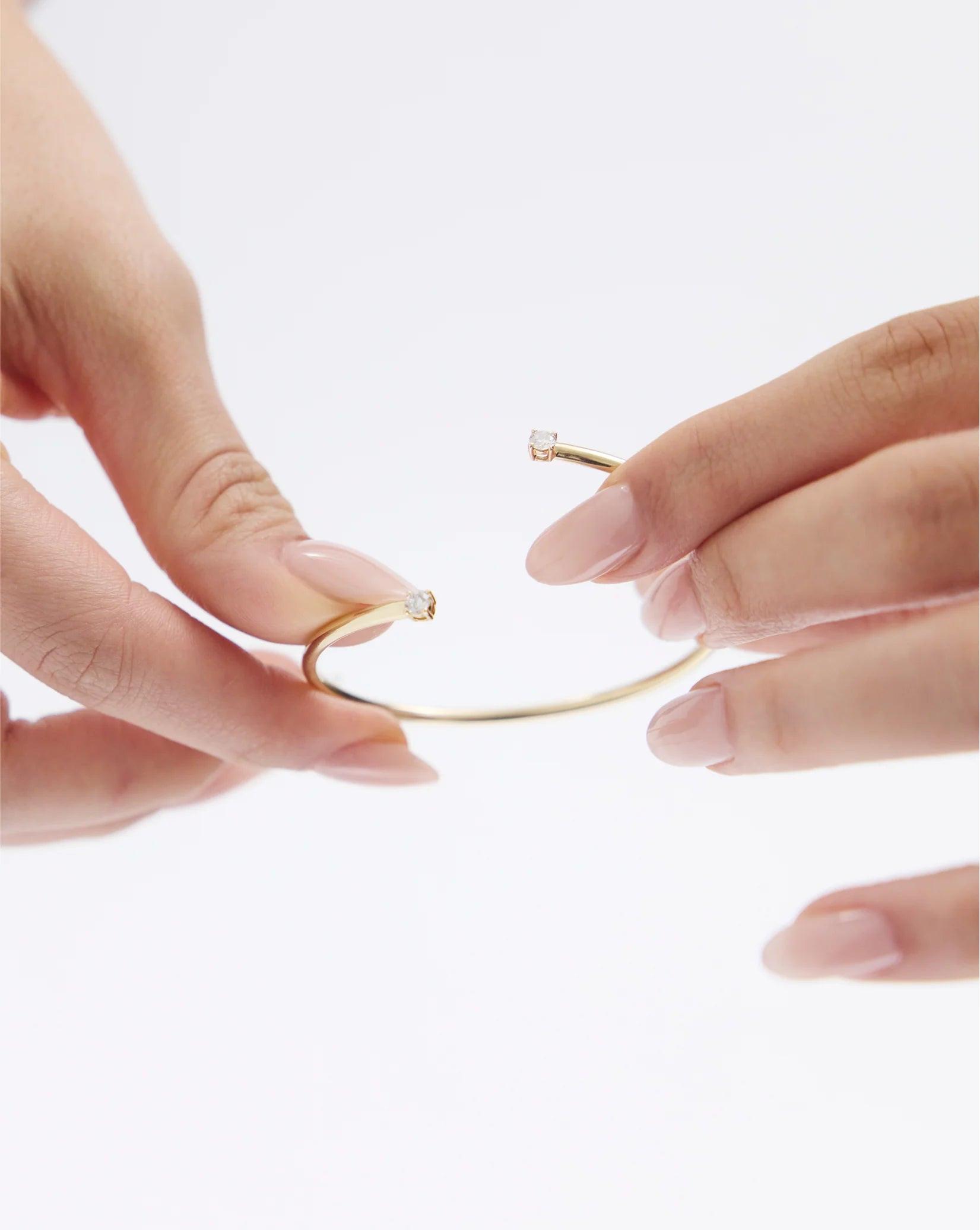 Revolutionary Diamond Flexi Cuff: Elegance Meets Comfort.