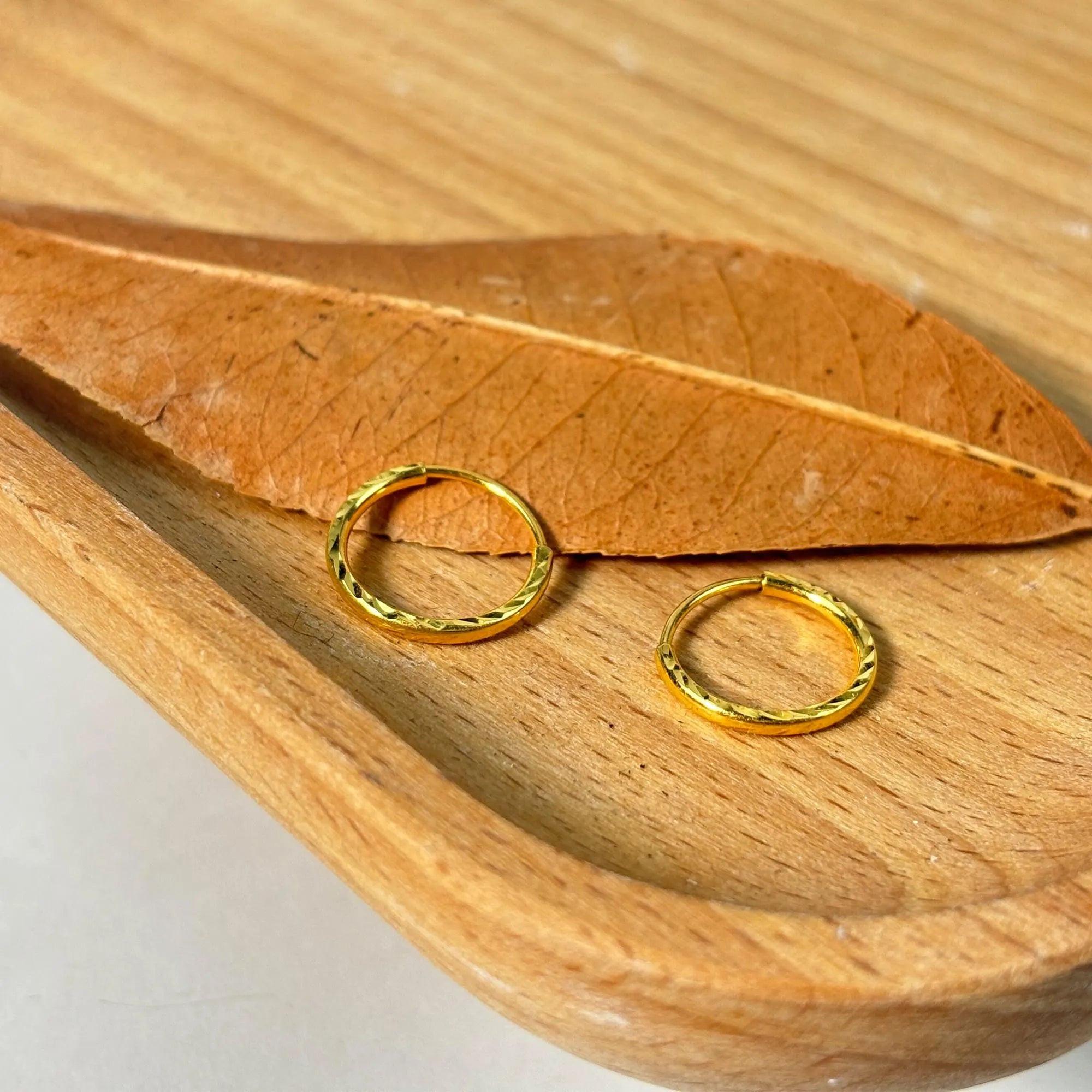 Luxurious 24K Gold Minimalist Wave Hoop Earrings for Elegant Women.