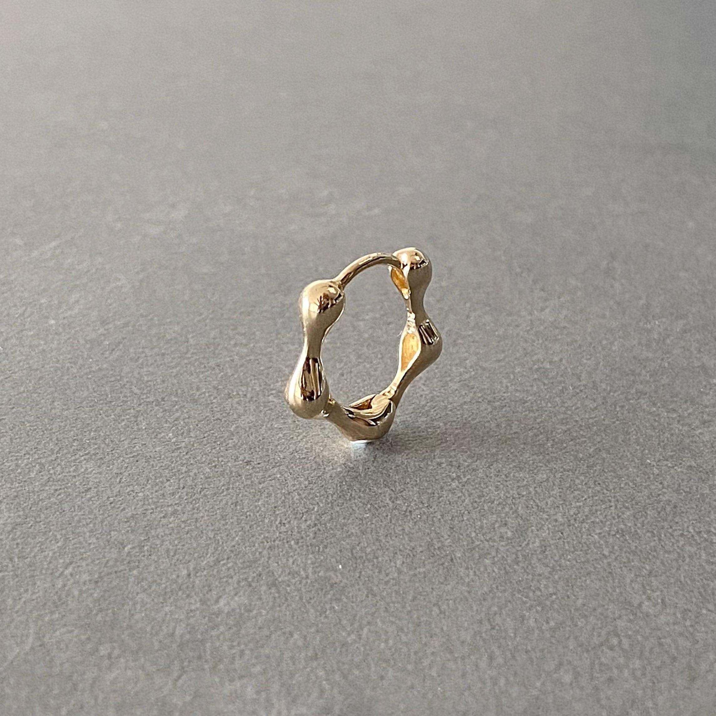 Elegant 14K Solid Gold Huggie Hoop Earrings - 15.5mm Hinged Design for Women.