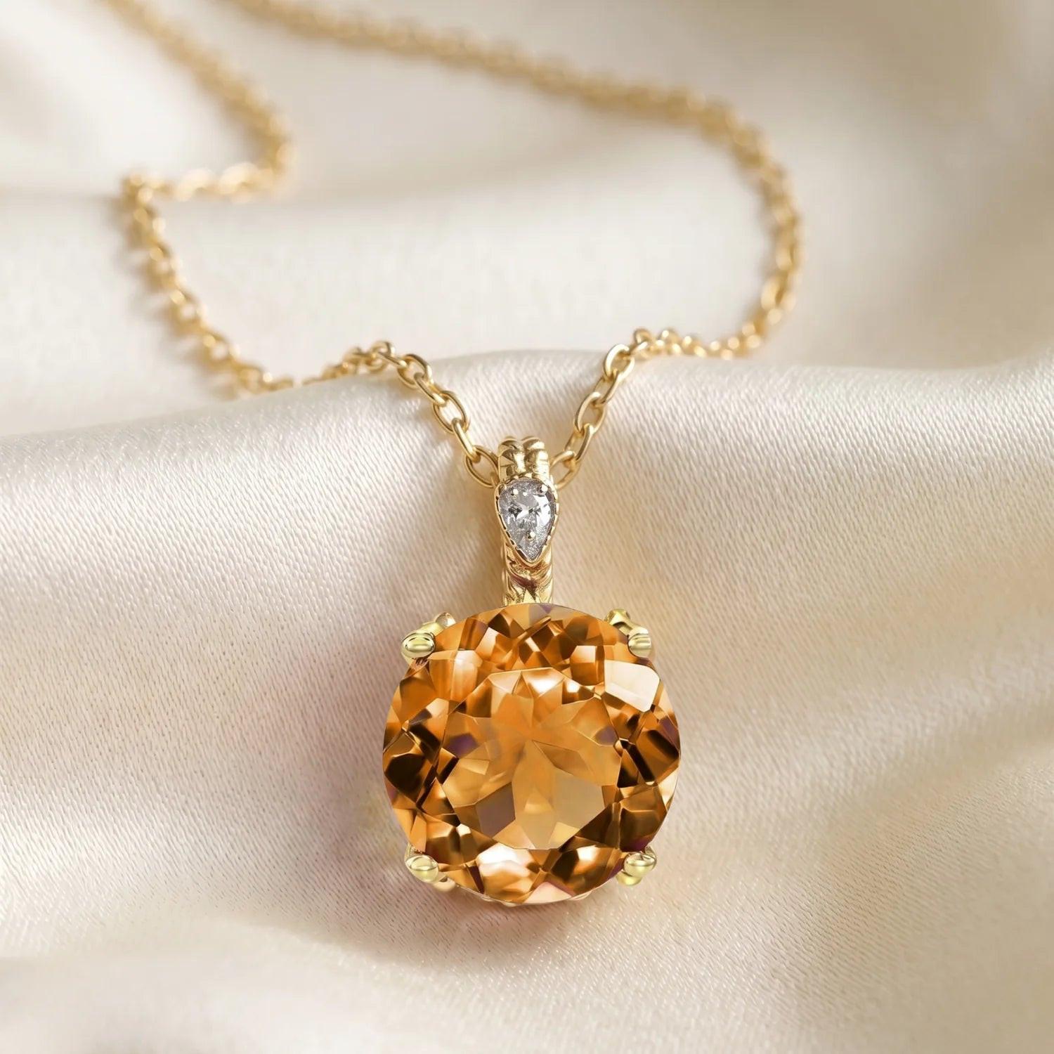 Stunning 14K Yellow Gold Citrine and Diamond Pendant Necklace.