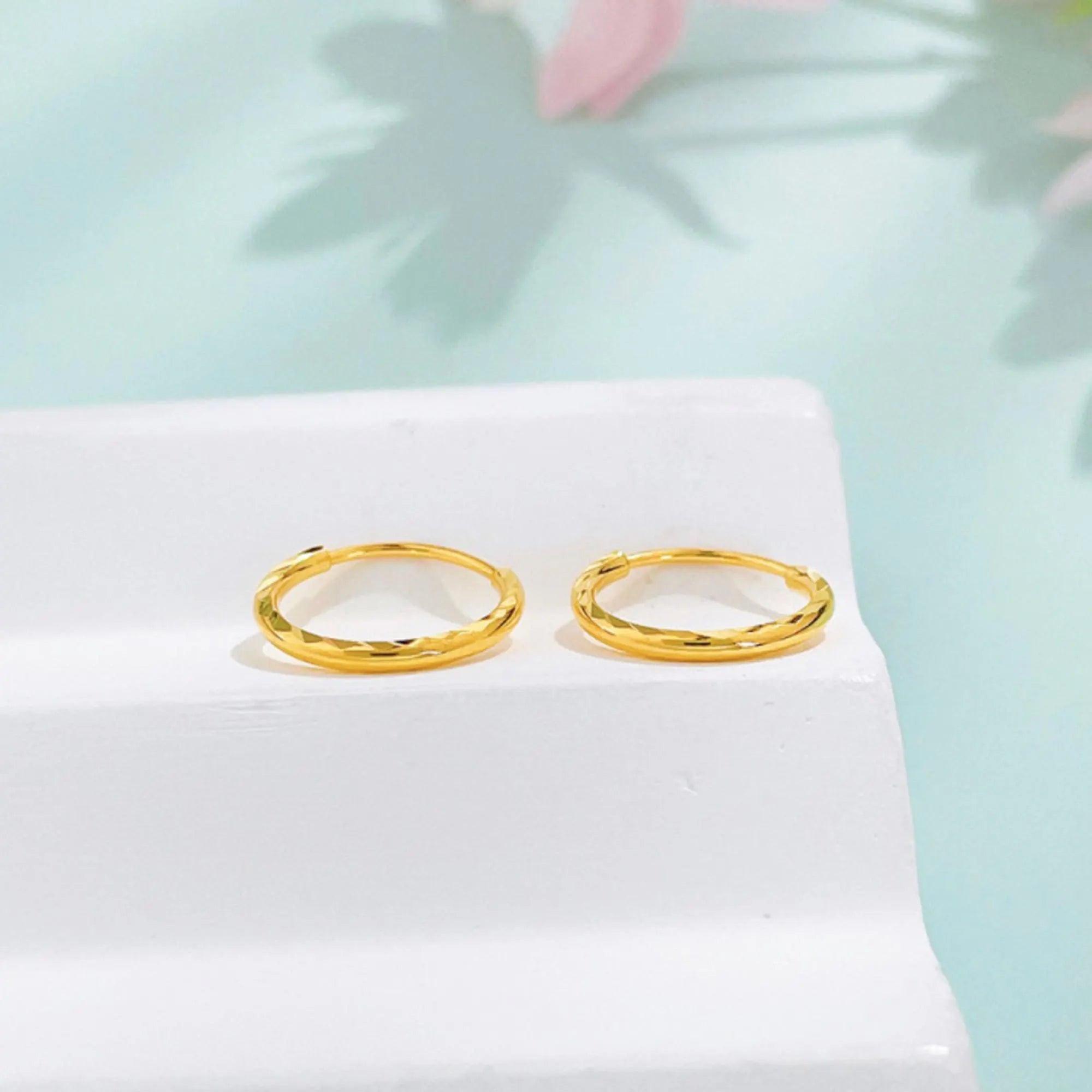 Luxurious 24K Gold Minimalist Wave Hoop Earrings for Elegant Women.