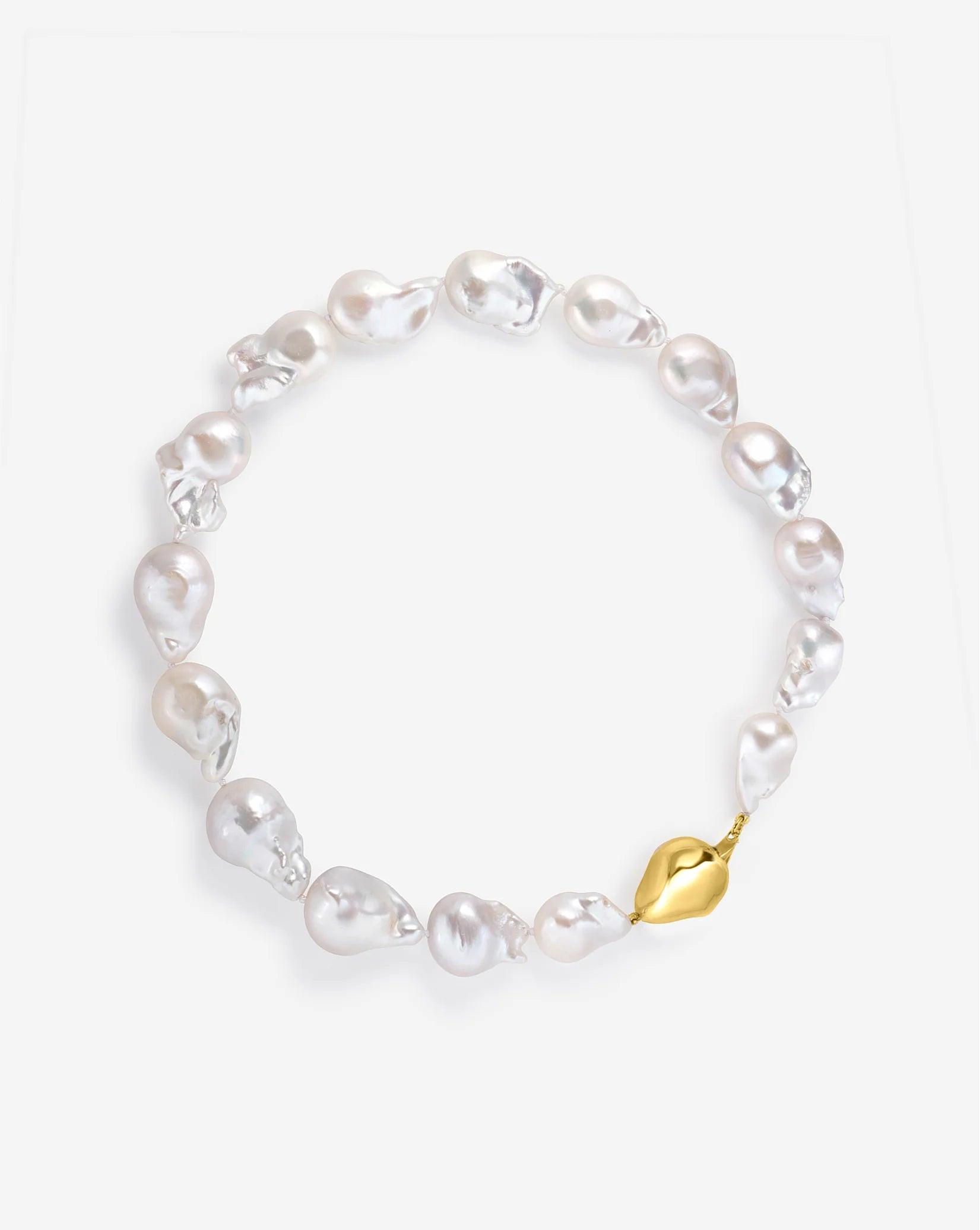 Elegant Baroque Pearl Necklace - Timeless Luxury Accessory.