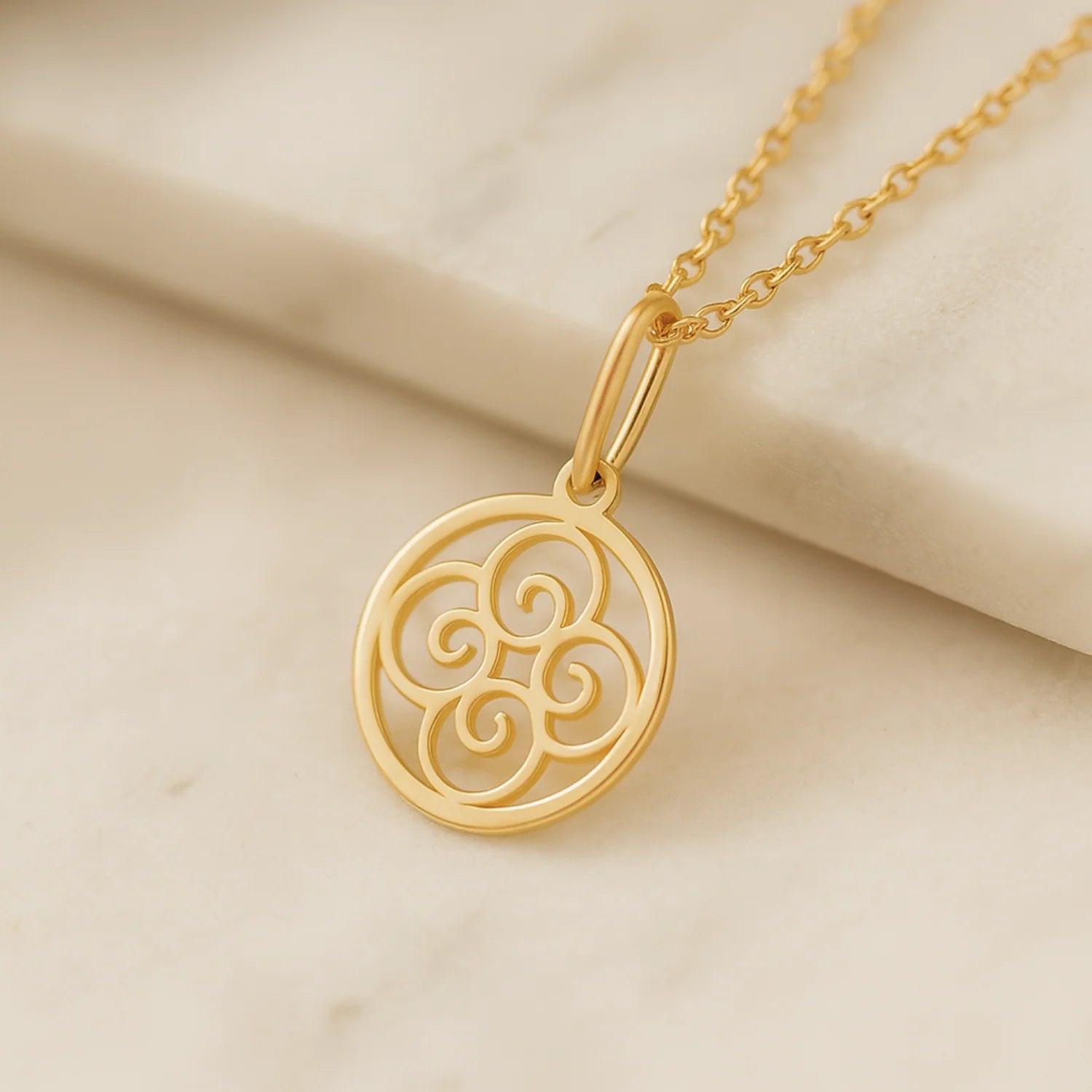 Elegant 14K Yellow Gold Four-Leaf Clover Pendant Necklace with 18" Chain.
