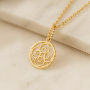 Elegant 14K Yellow Gold Four-Leaf Clover Pendant Necklace with 18" Chain.
