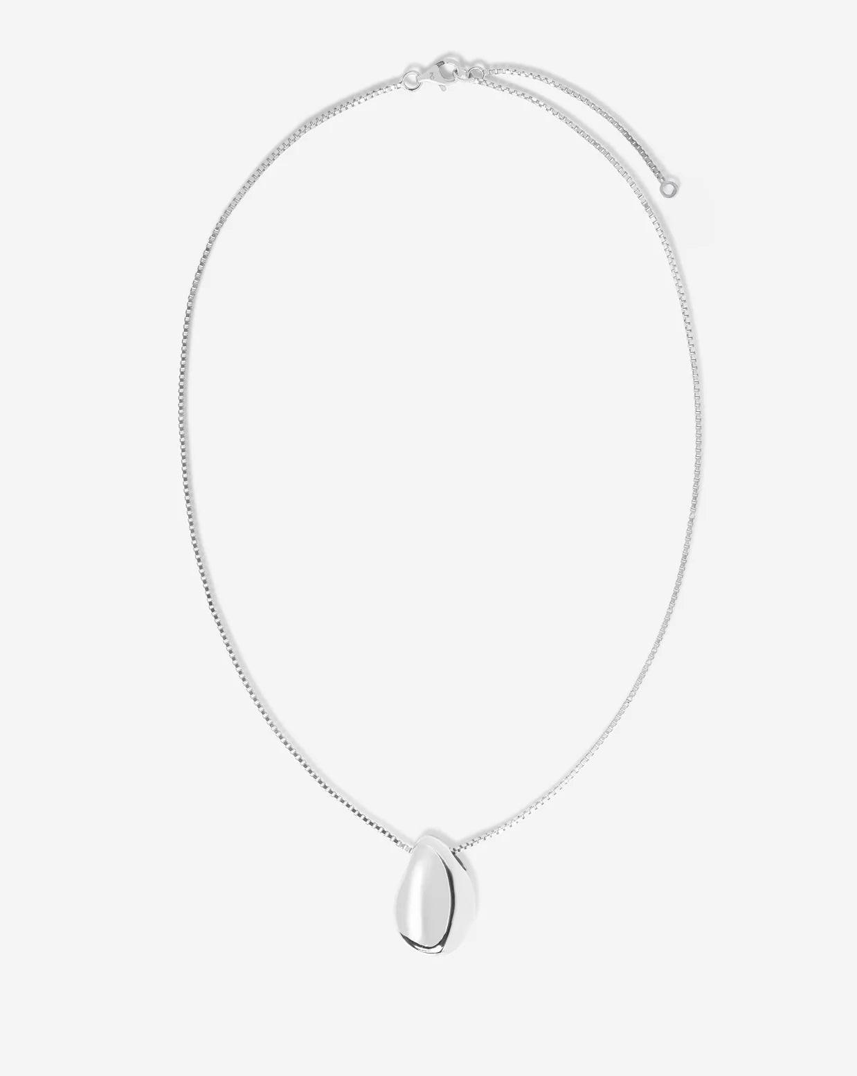 Elegant Forma Pendant Necklace - A Timeless Statement Piece.