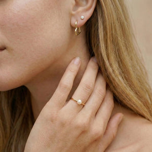 Gold Heart Huggie Earrings - Gold Heart Hoop Earrings - 18K Gold Vermeil -Minimalist Valentine Jewelry - Demi-Fine Mother'S Day Gift