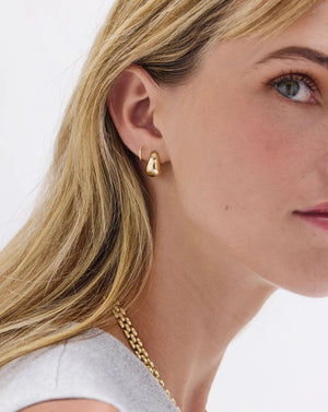 Elegant Classic Gold Huggie Earrings for Timeless Style.
