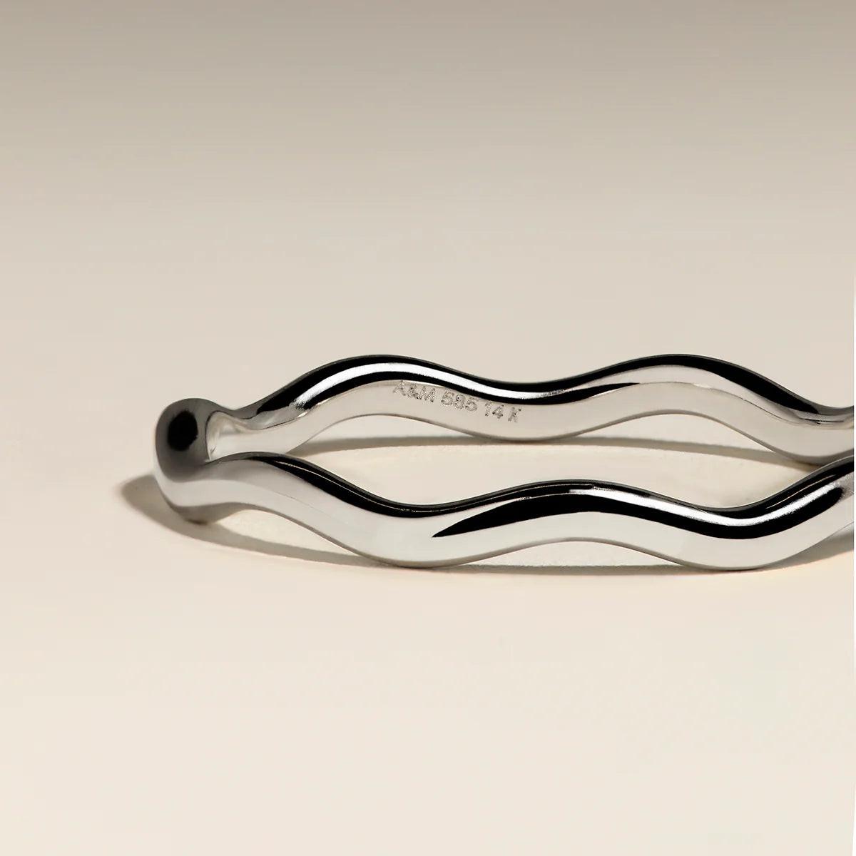 Elegant Scalloped Band Ring in Luxurious Solid White Gold.