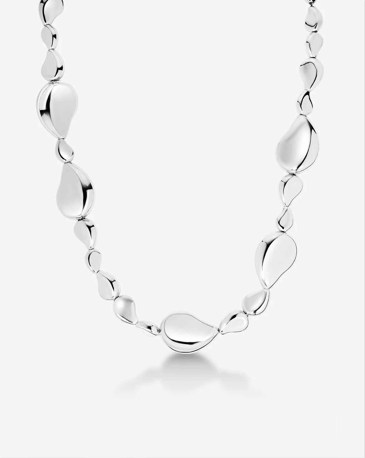 Elegant Forma Toggle Clasp Necklace for Timeless Style.