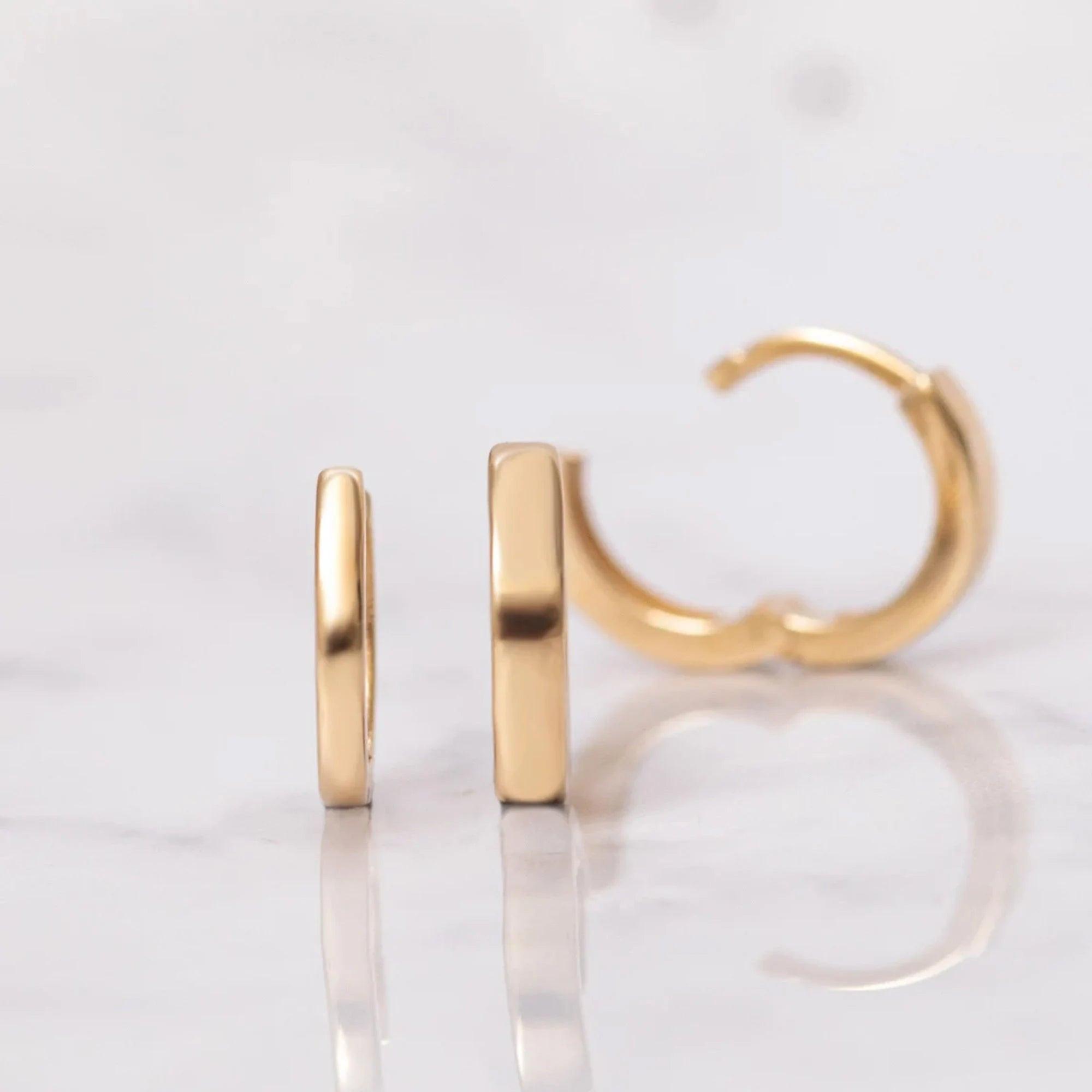 Elegant 14K & 18K Solid Gold Huggie Hoop Earrings - Perfect Everyday Gift for Mom.