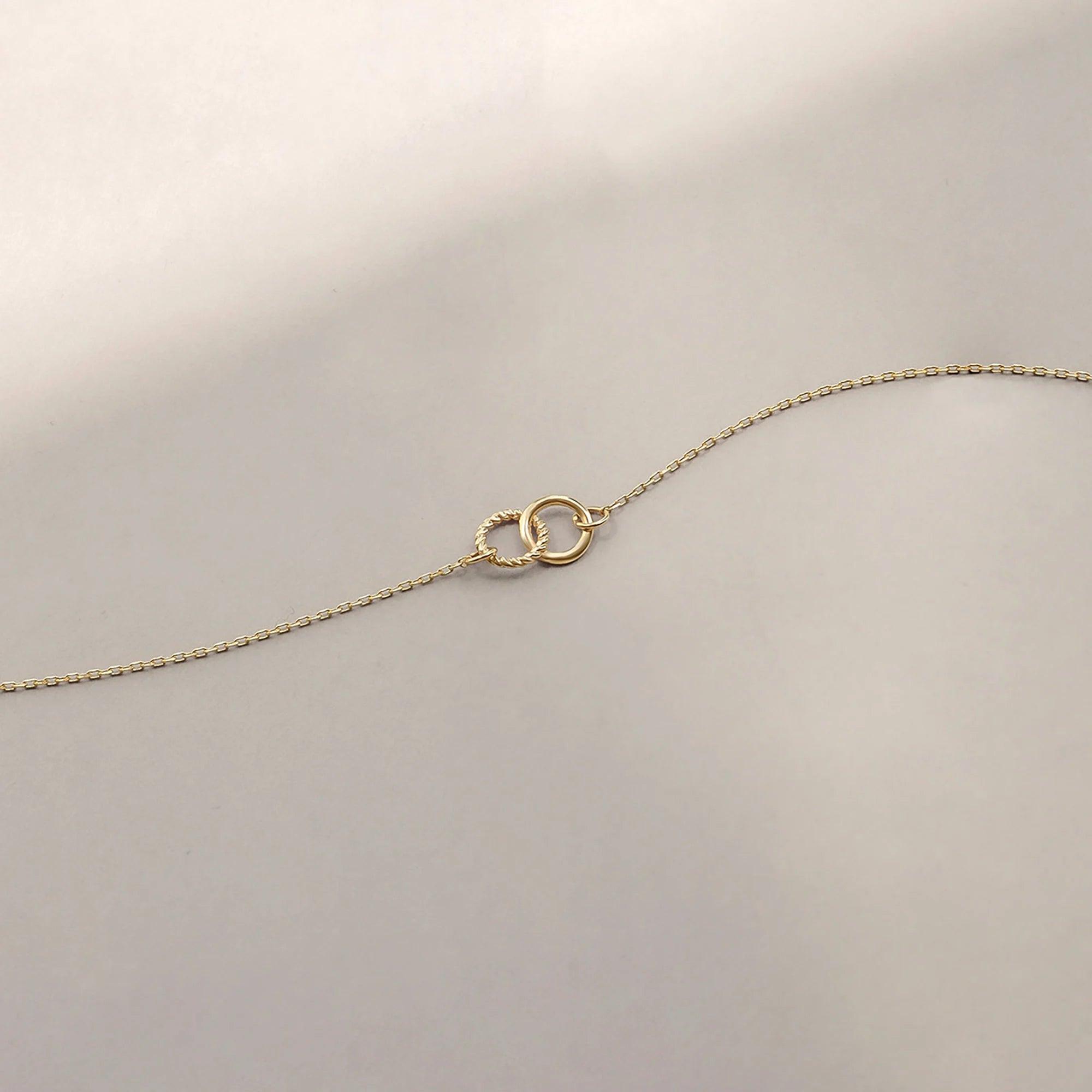 Elegant 14K Solid Gold Interlocking Circle Bracelet - Dainty Connection Jewelry Gift for Her.