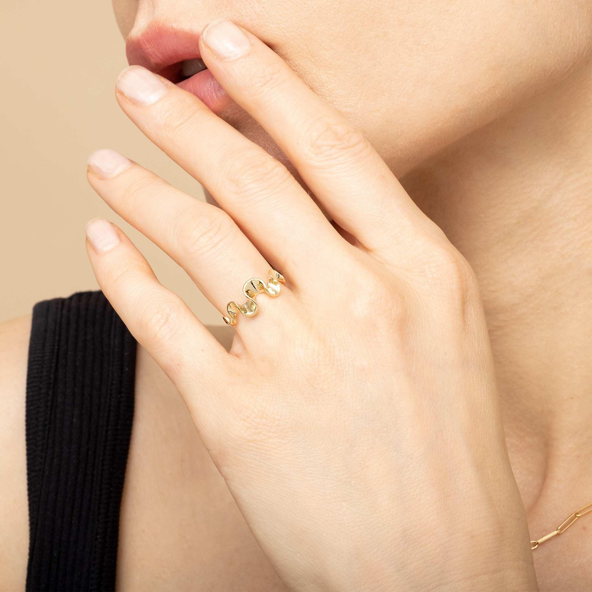 Elegant Gold Ribbon Ring - A Timeless Accessory.