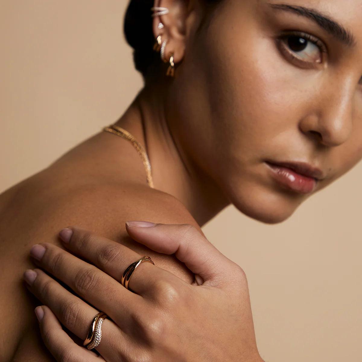 Stunning Gold Crossover Illusion Band Ring - Elevate Your Elegance!.