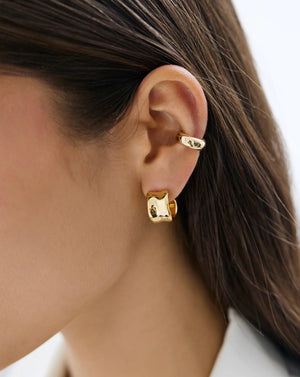 Elegant Liquid Gold Earrings – Elevate Your Style.