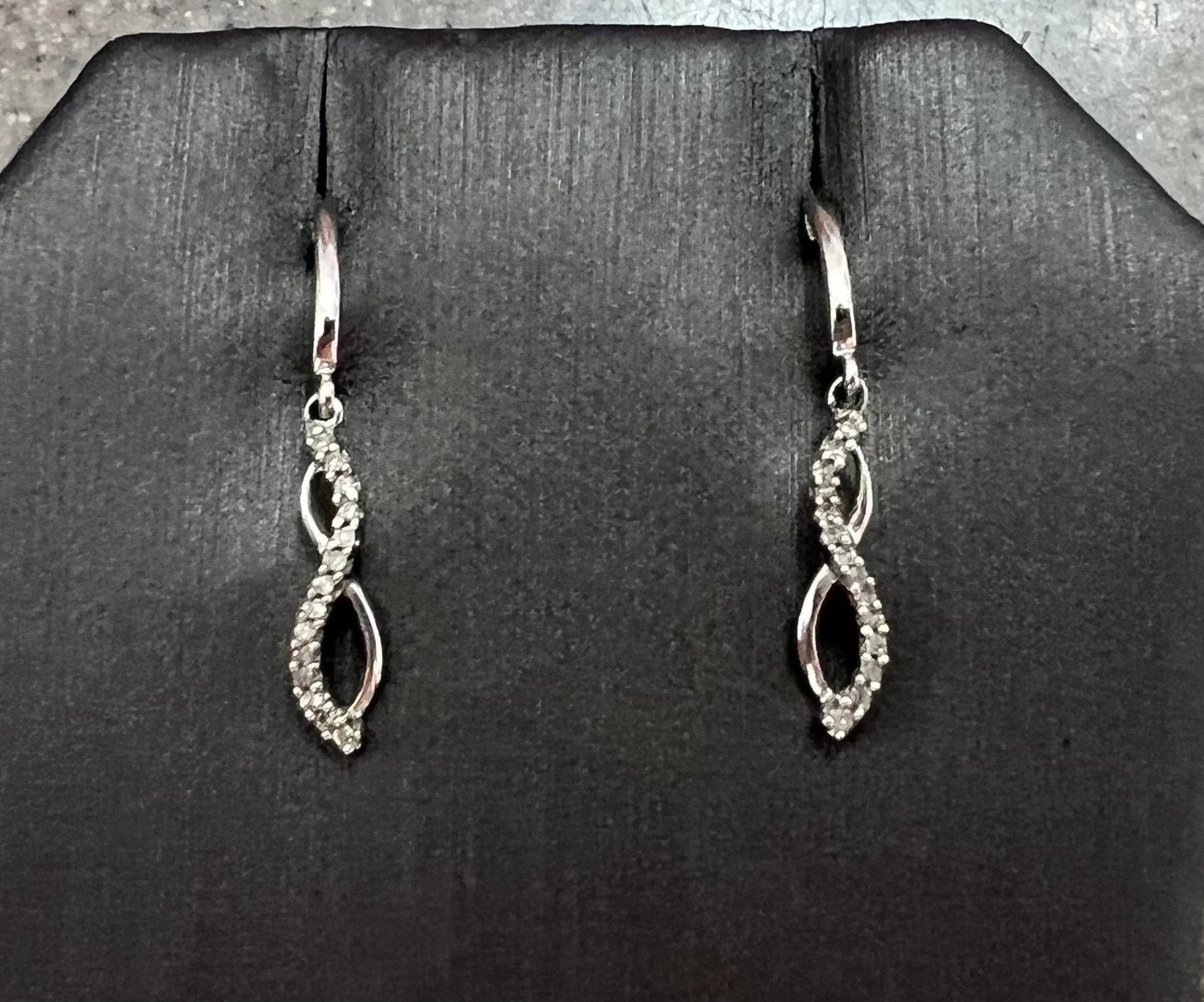 Vintage 10K White Gold Diamond Drop Dangle Earrings