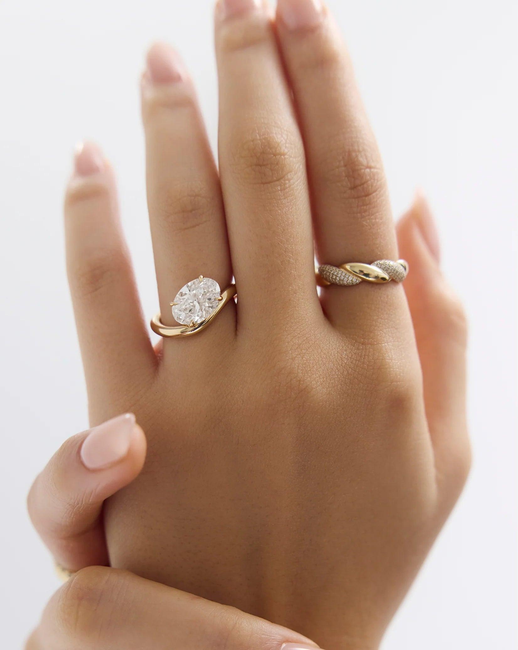 Stunning 3.30ct Oval Diamond Wave Engagement Ring in 14K Gold.