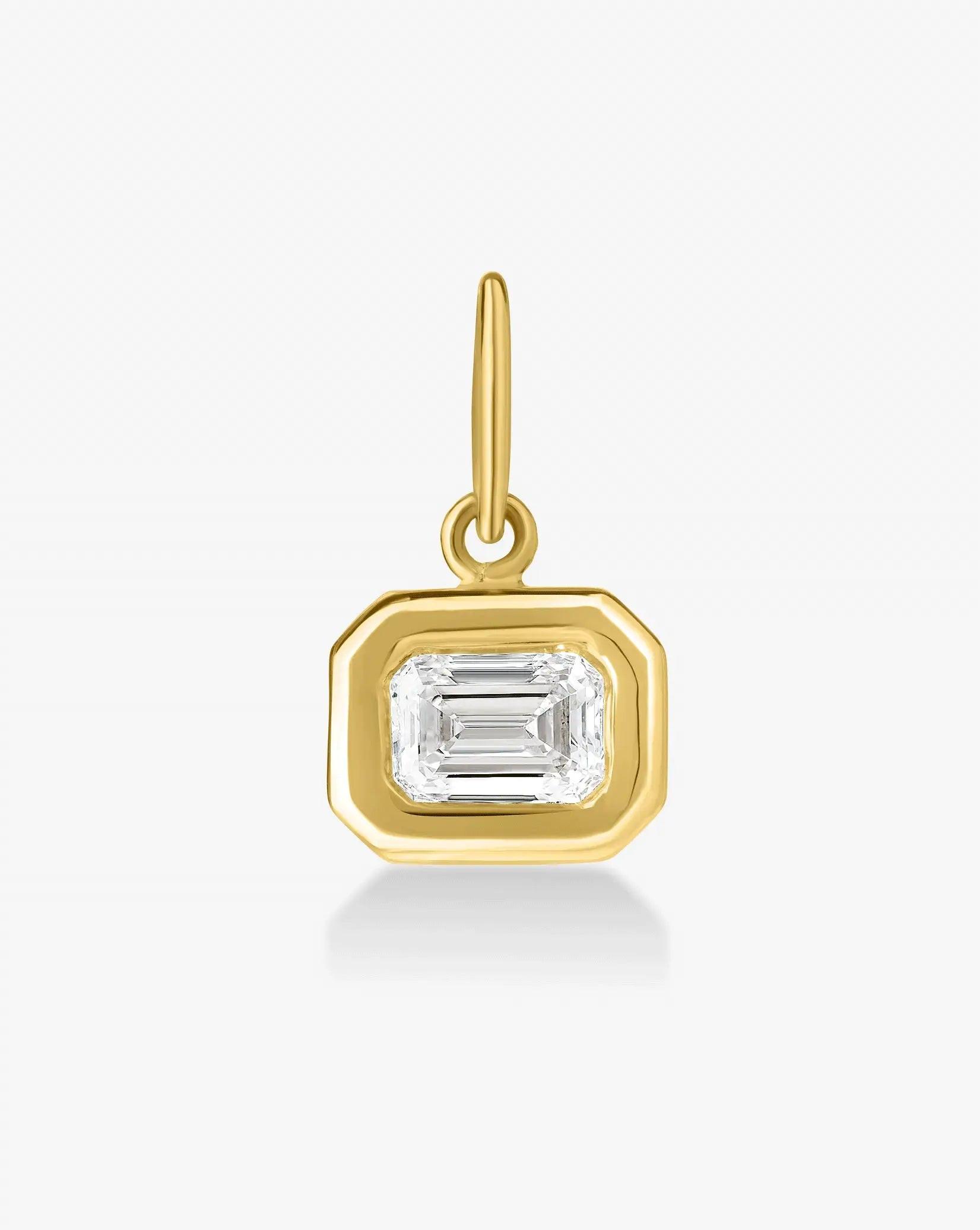 Elegant Framed Lab-Diamond Pendant for Timeless Style.