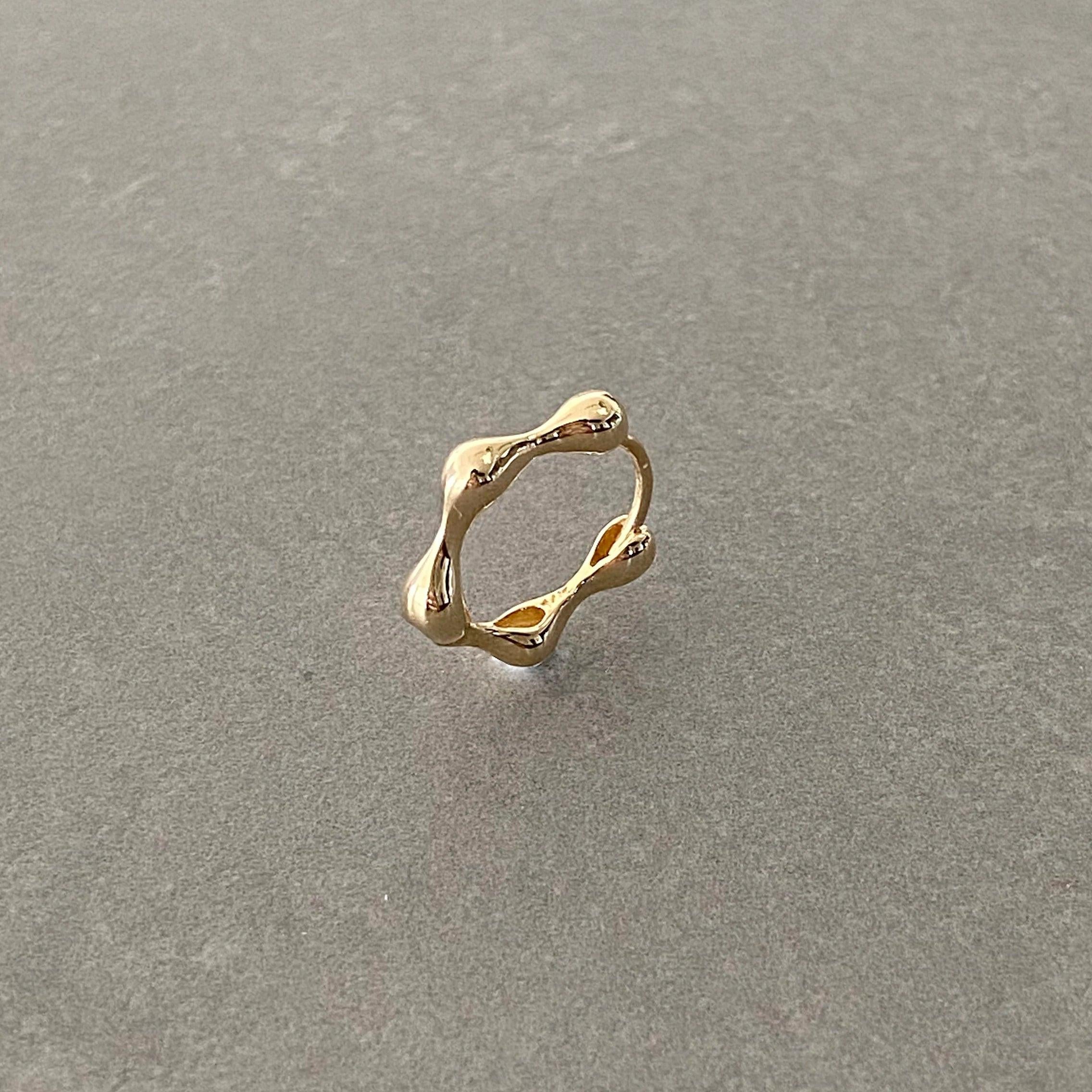 Elegant 14K Solid Gold Huggie Hoop Earrings - 15.5mm Hinged Design for Women.