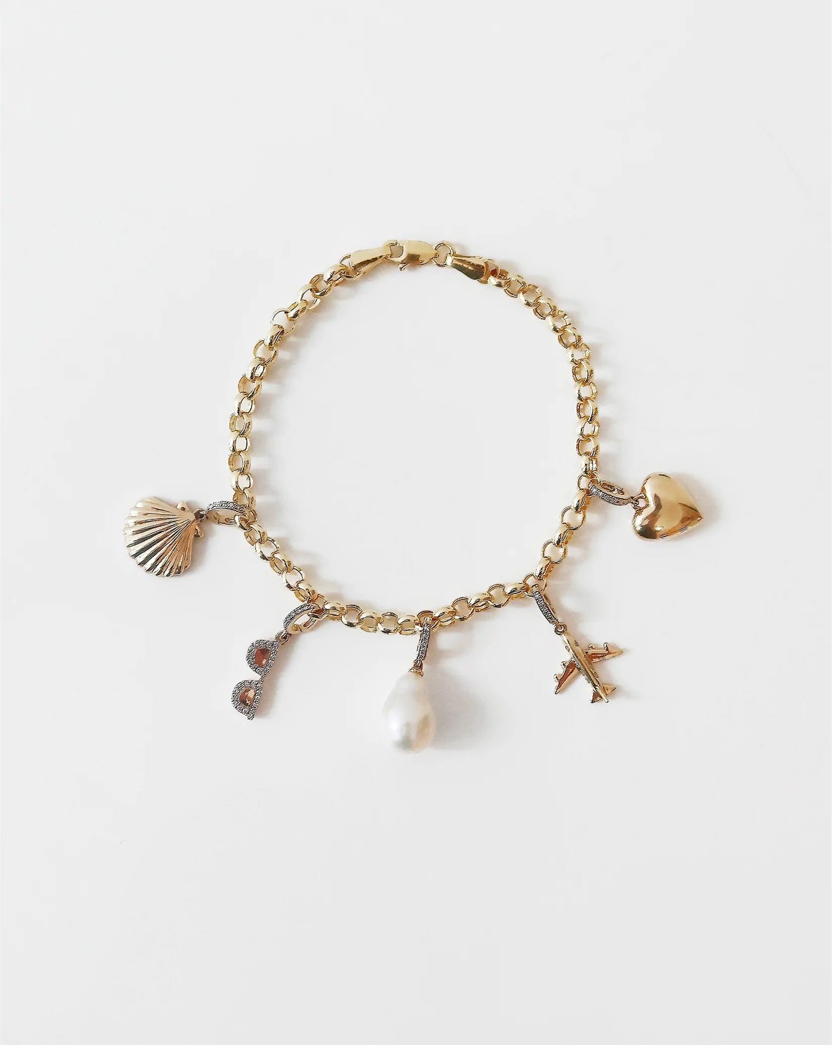 Elegant Pearl Charm for Every Occasion.