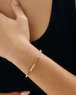 Elegant Fluted Gold Bangle - Timeless Luxury Accessory.